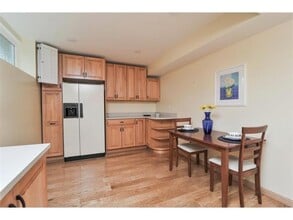 1045 Everglades Dr in Pacifica, CA - Foto de edificio - Building Photo