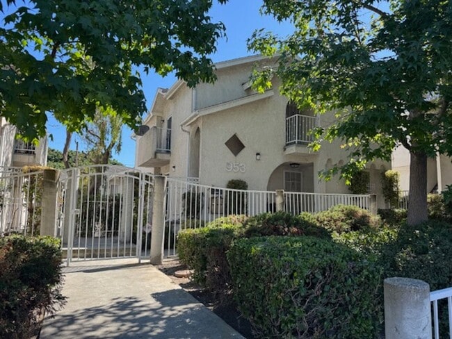 property at 953 W 1st St