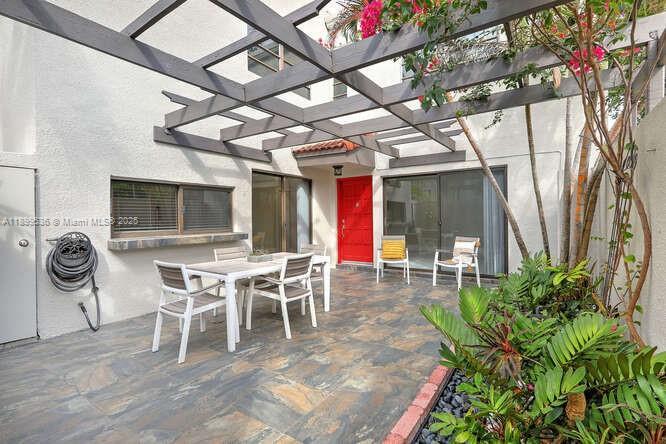 4732 SW 67th Ave in Miami, FL - Building Photo