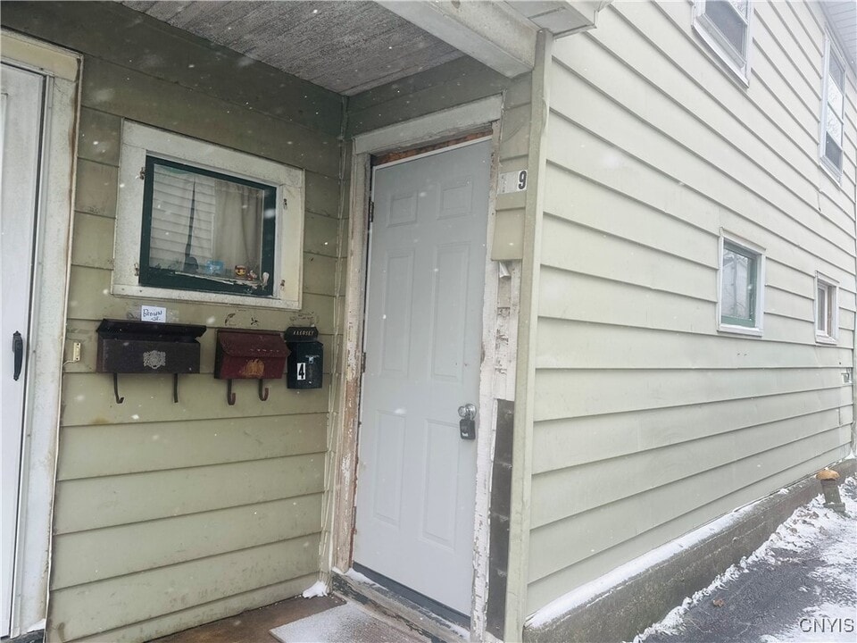 119 W Bridge St in Oswego, NY - Building Photo