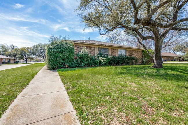 1303 Cordell St in Denton, TX - Building Photo - Building Photo