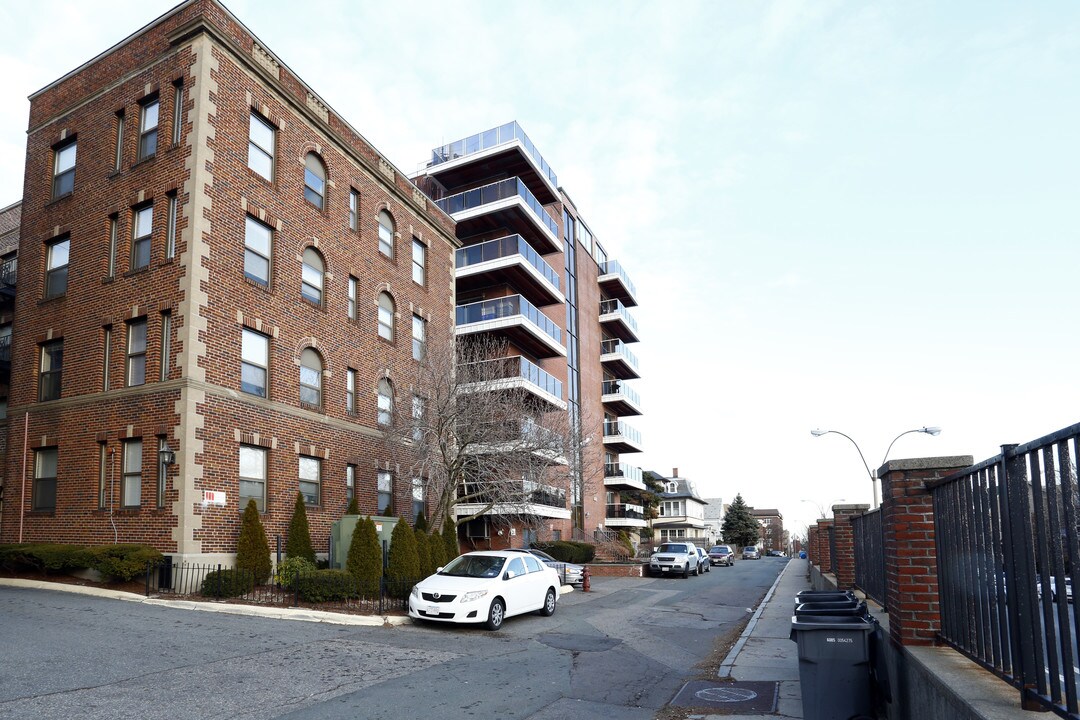 Summit Apartments in Somerville, MA - Building Photo