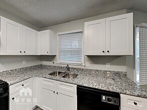 5657 Riding Woods Dr SW in Powder Springs, GA - Building Photo - Building Photo