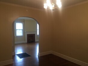 1336 Charleston Ave, Unit 2 in Huntington, WV - Foto de edificio - Building Photo