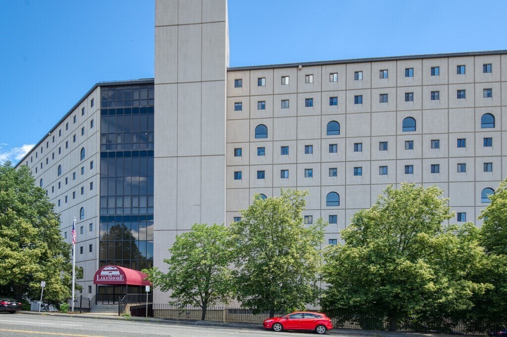 65 Lake Ave in Worcester, MA - Building Photo