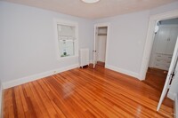 1133 Beacon St, Unit 2 in Newton, MA - Foto de edificio - Building Photo