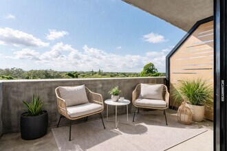 2750 Griffin Rd in Fort Lauderdale, FL - Building Photo - Building Photo