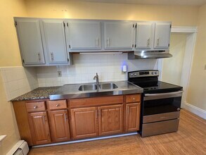 16 Tilley St in New London, CT - Building Photo - Building Photo