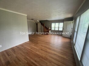 6103 Dagle Dr in Des Moines, IA - Building Photo - Building Photo