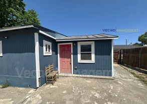 411 Cincinnati Ave in San Antonio, TX - Building Photo