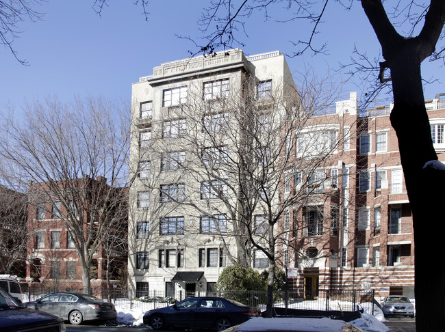 444 W Belmont Ave in Chicago, IL - Foto de edificio - Building Photo