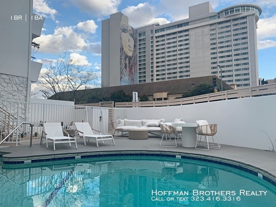 6873 Franklin Ave-Unit -205 in Los Angeles, CA - Building Photo