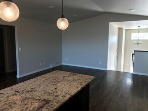 5242 10th St W in West Fargo, ND - Building Photo - Building Photo