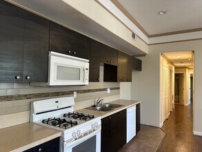14352 Tiara St, Unit 3 in Van Nuys, CA - Building Photo - Building Photo
