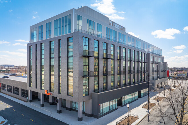 6 Corners Lofts in Chicago, IL - Foto de edificio - Building Photo