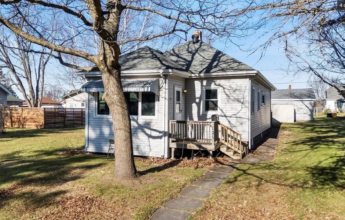 121 Oak St in Proctor, MN - Building Photo