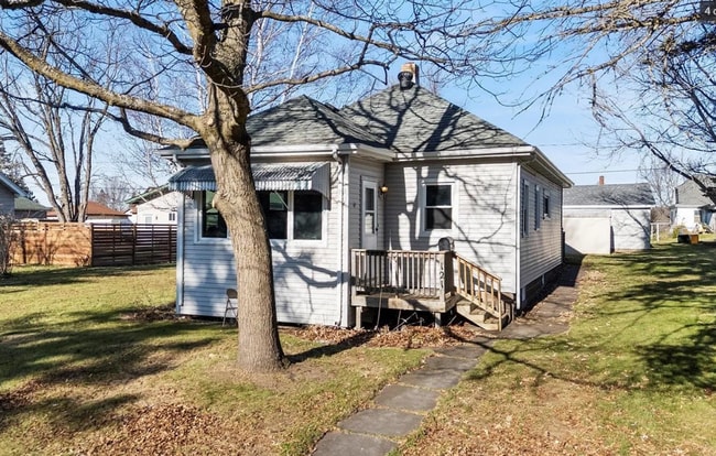 property at 121 Oak St