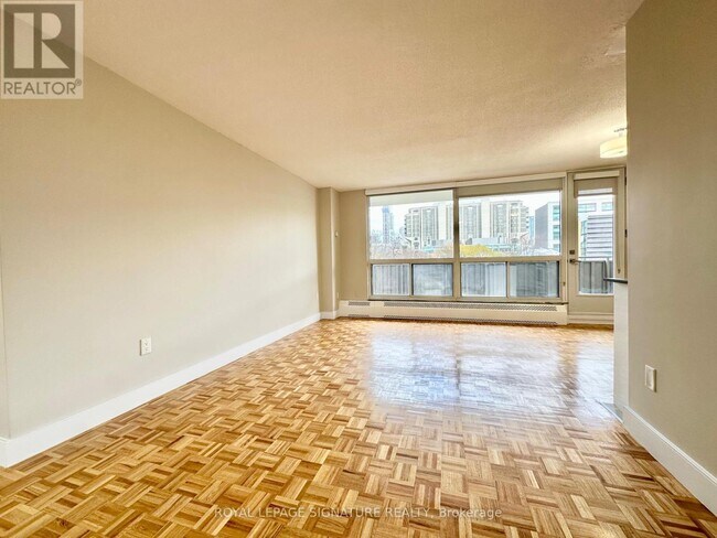 666 Spadina Ave. in Toronto, ON - Building Photo - Building Photo