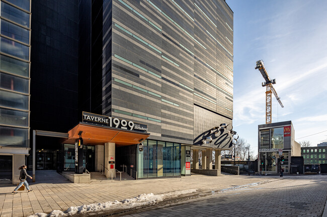 Tour des Canadiens in Montréal, QC - Building Photo - Building Photo