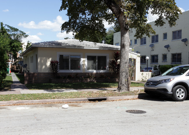 227 Calabria Ave in Coral Gables, FL - Foto de edificio - Building Photo