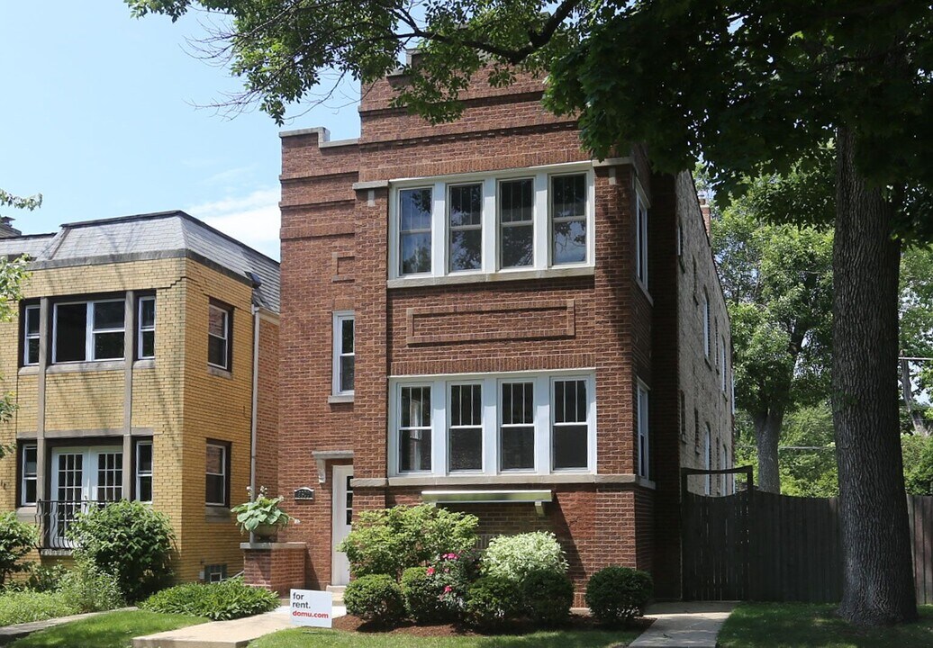 5920 N Virginia Ave, Unit 2 in Chicago, IL - Building Photo