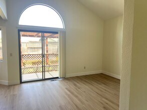 1364 Magnolia Ave in Rohnert Park, CA - Building Photo - Building Photo