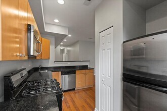 7717 N Marshfield Ave, Unit 1 in Chicago, IL - Foto de edificio - Building Photo