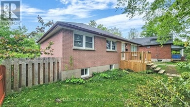 1020 Brewer St in Peterborough, ON - Building Photo - Building Photo