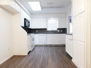 4422 57th St in Lubbock, TX - Foto de edificio - Building Photo