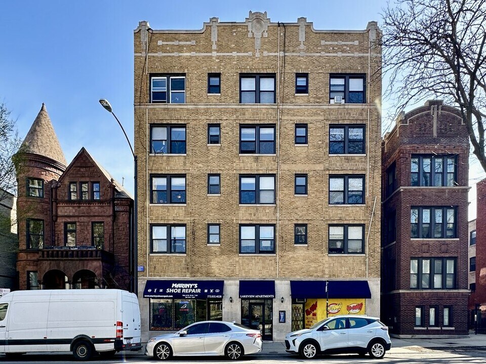714 W Belmont Ave in Chicago, IL - Building Photo