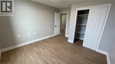 69 E Main St in Welland, ON - Building Photo - Building Photo