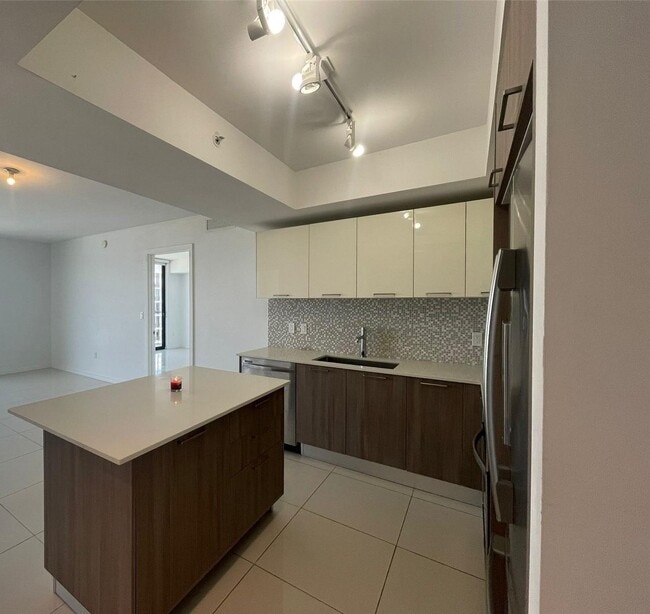 5168 NW 84th Ave, Unit 1808 in Doral, FL - Foto de edificio - Building Photo