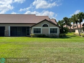 8092 Cassia Dr in Boynton Beach, FL - Foto de edificio - Building Photo