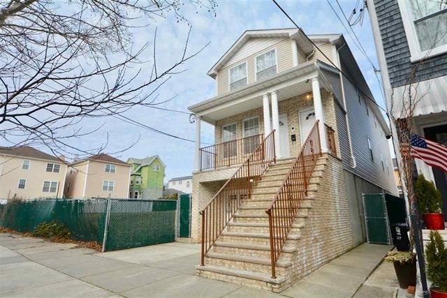 property at 39 W 34th St.