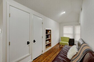 1214 Hopkins St in San Marcos, TX - Building Photo - Building Photo