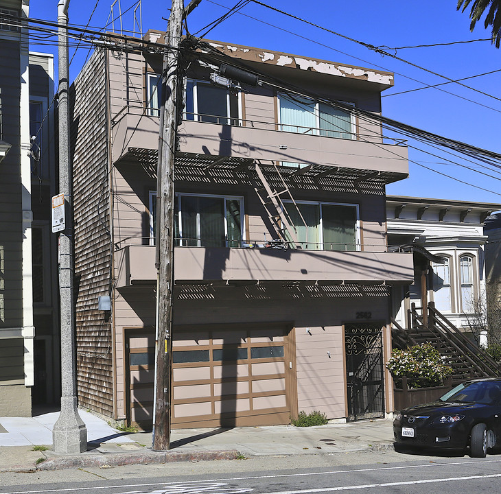 2562 Post St in San Francisco, CA - Building Photo