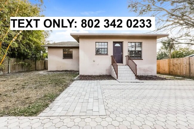 2471 Wellington Dr in Howell, MI - Building Photo - Building Photo