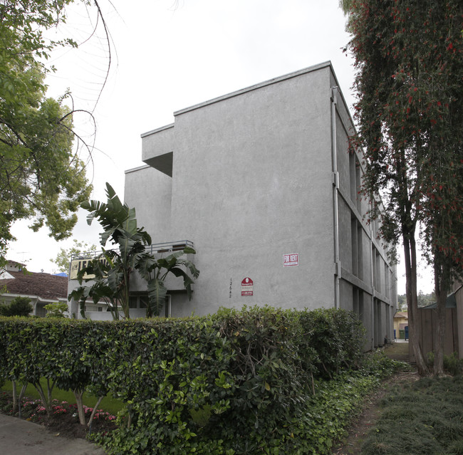 12642 Moorpark St in Studio City, CA - Building Photo - Building Photo