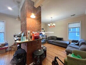 30 Circuit St, Unit 3 in Boston, MA - Foto de edificio - Building Photo