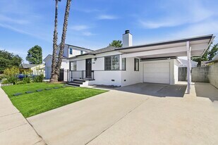 17418 Califa St in Encino, CA - Building Photo