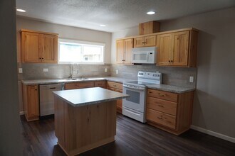 205 N Hubbard Ave in Yacolt, WA - Building Photo - Building Photo