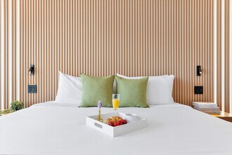 2889 McFarlane Rd in Miami, FL - Building Photo - Building Photo