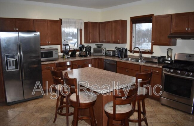 2337 N James Ave in Minneapolis, MN - Building Photo - Building Photo