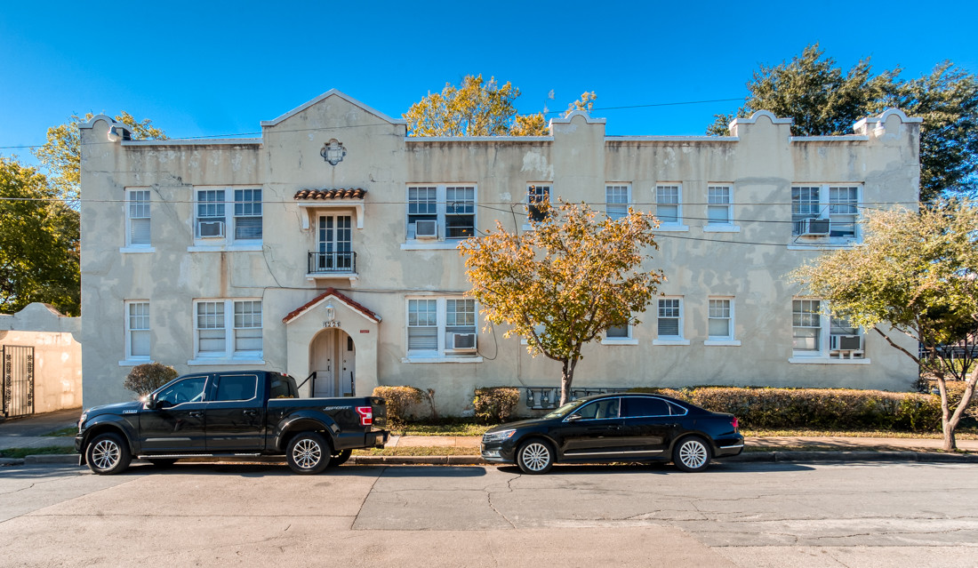 4638 Live Oak St in Dallas, TX - Building Photo