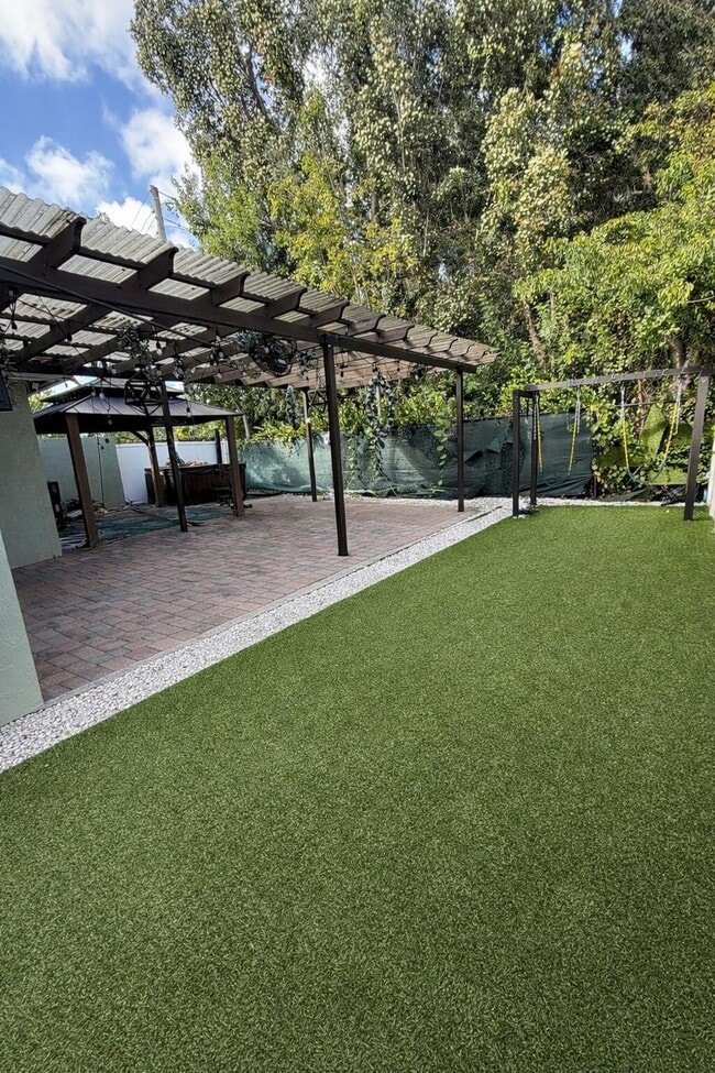 6000 Adriatic Way in Greenacres, FL - Foto de edificio - Building Photo