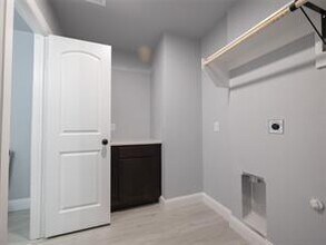 421 W Elm St in Denison, TX - Building Photo - Building Photo