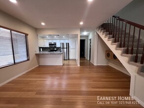 714 E Angeleno Ave-Unit -A in Burbank, CA - Building Photo - Building Photo