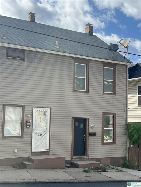 832 Wyandotte St in Bethlehem, PA - Building Photo