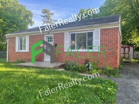 60 W South St in Springboro, OH - Building Photo