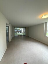 8318 NW 24th St in Coral Springs, FL - Foto de edificio - Building Photo